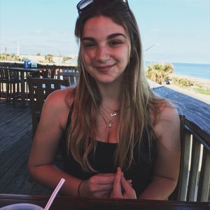 Meet your Posher, Chloe